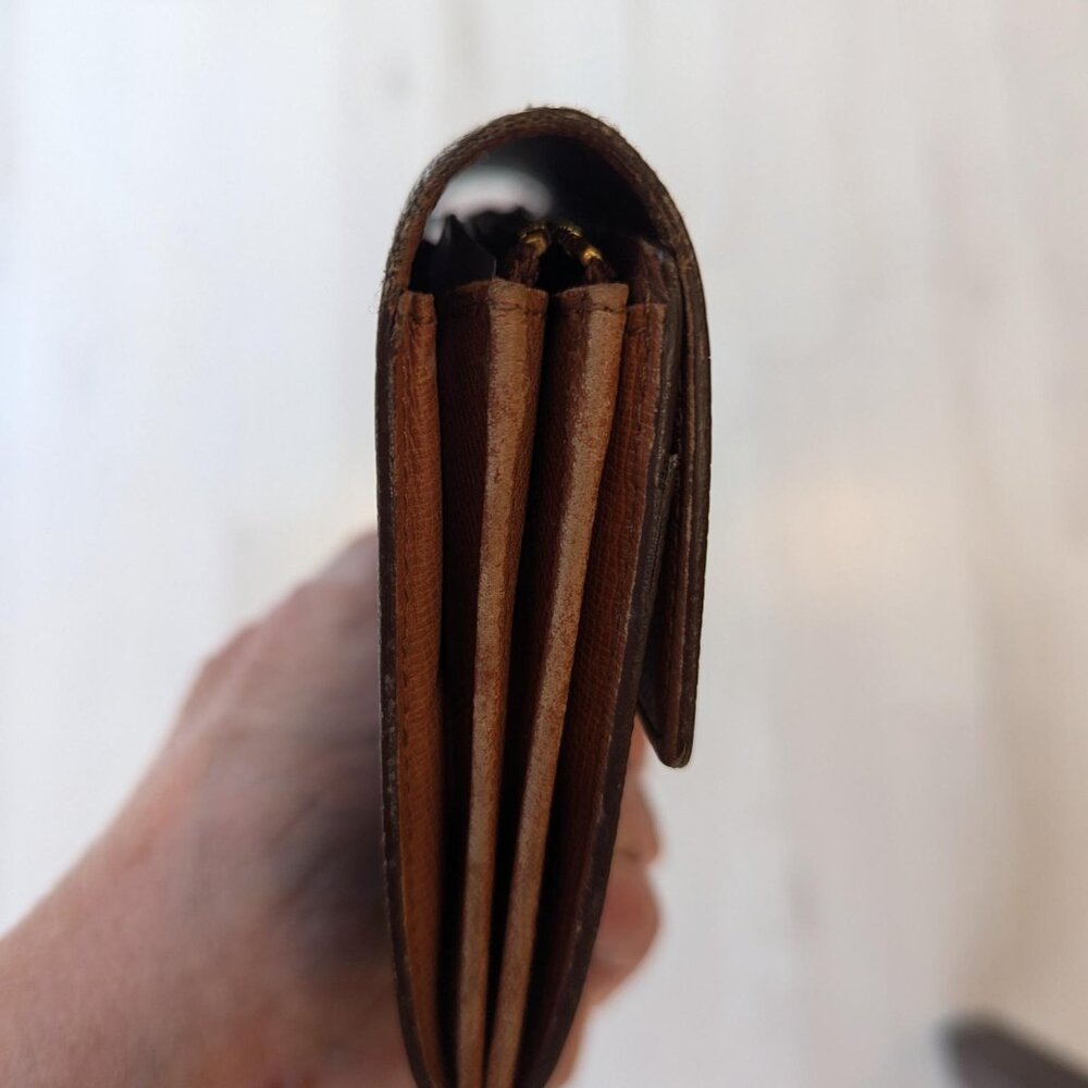 Louis Vuitton Monogram Sarah Wallet - Picture 5 of 7